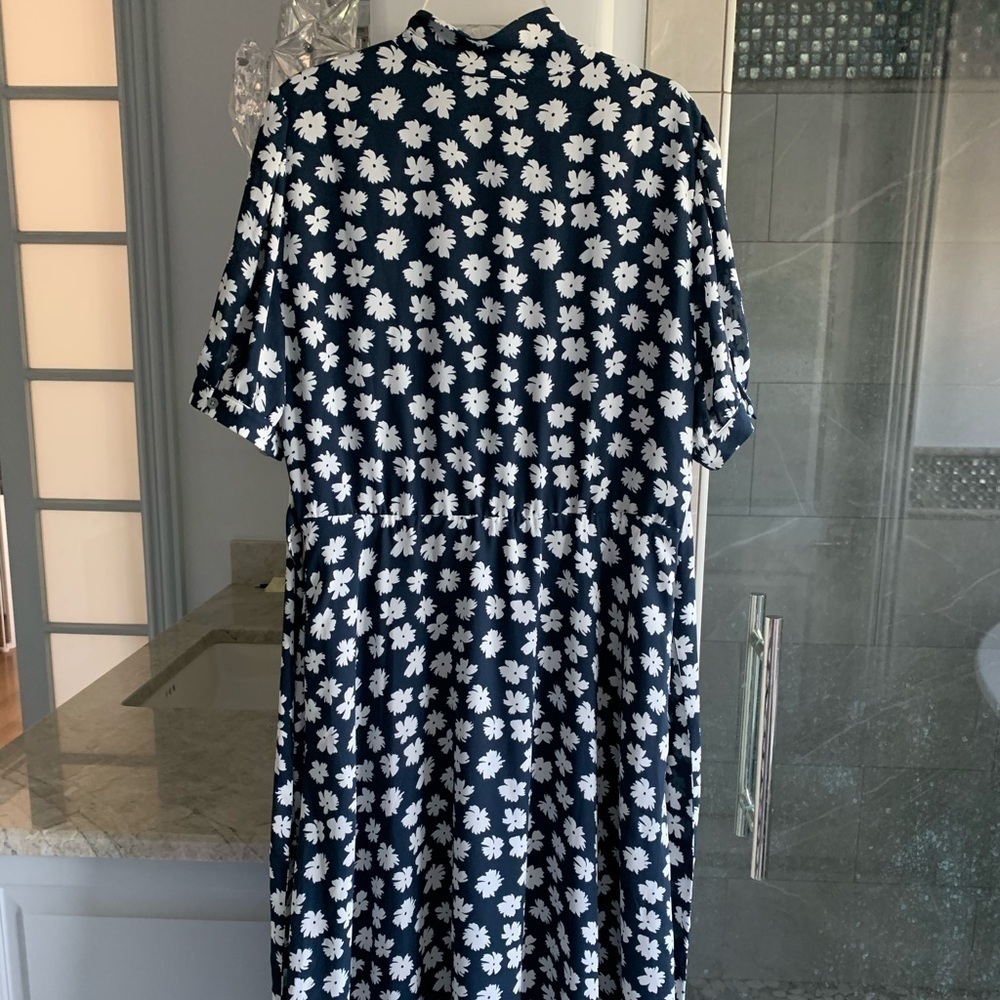J. Crew Short-sleeve tie-neck dress in scattered daisies - Picture 8 of 12